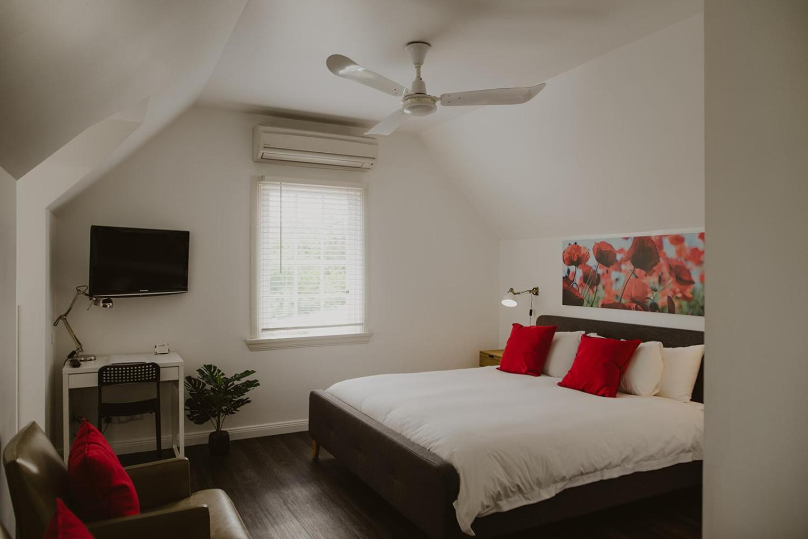 The Loft @ Denver East Maitland Экстерьер фото